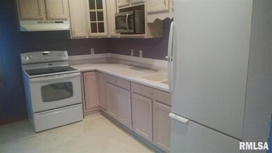 3315 W 43rd St, Davenport, IA 52806 - photo 2