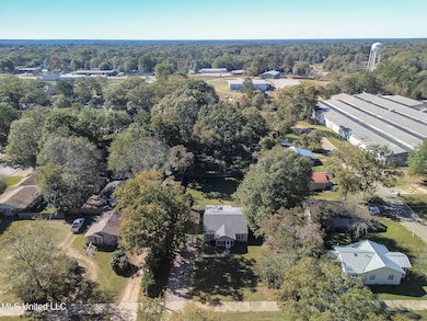 322 Third St N, Wiggins, MS 39577 - photo 3