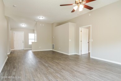 004-photo-living-room-8312668