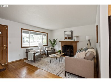 Living Room/Entrance
