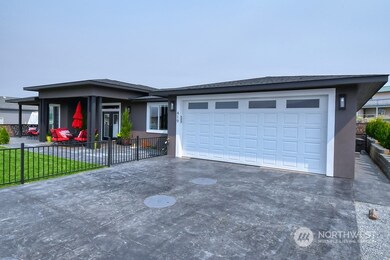 Stamped Drive w/ 2 Car Garage