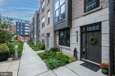 13336 Sherwood Park Ln, Herndon, VA 20171 - photo 2