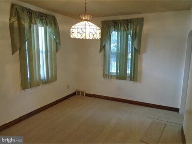 16 Golf Rd, Darby, PA 19023 - photo 5