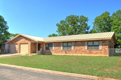 108 W Nimitz St, Fredericksburg, TX 78624 - photo 2