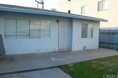 BACK UNIT FRONT VIEW 3 BED 2 BATH