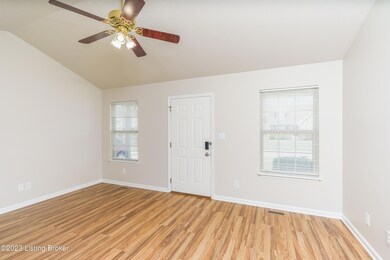 203 Pagoda Ct, Shepherdsville, KY 40165 - photo 4