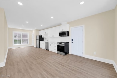 2322 Scranton Rd, Cleveland, OH 44113 - photo 5