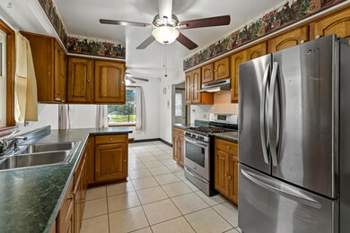 133 S Martin Ave, Waukegan, IL 60085 - photo 3