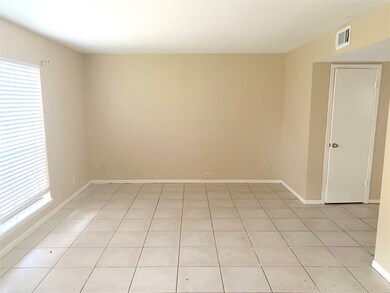 1403 Blalock Rd unit 12, Houston, TX 77055 - photo 3
