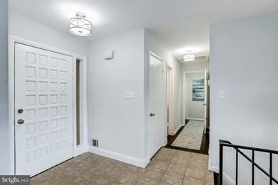 6434 Lakeview Dr, Falls Church, VA 22041 - photo 4