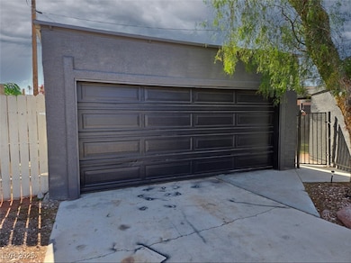 709 Evergreen Cir, Las Vegas, NV 89107 - photo 2
