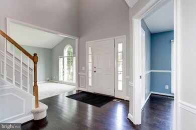 8308 Knotty Pine Ln, Fairfax Station, VA 22039 - photo 5