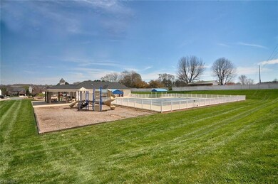 113 Brookshire Ln unit B, Statesville, NC 28677 - photo 4