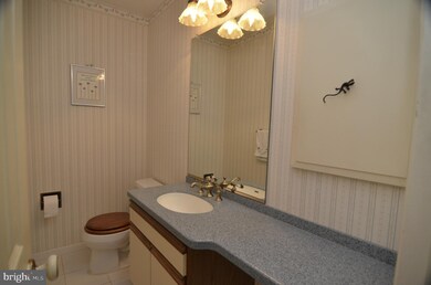 12408 Eastgate Ln, Laurel, MD 20708 - photo 2
