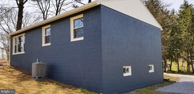 557 Oak St, Chambersburg, PA 17201 - photo 6