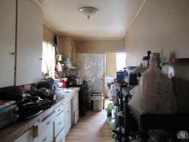 149 1/2 E 2nd St, Buttonwillow, CA 93206 - photo 3