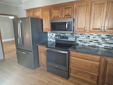 1112 A Ave, Vinton, IA 52349 - photo 3