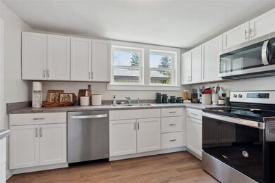 132 Green St, Center Point, IA 52213 - photo 7