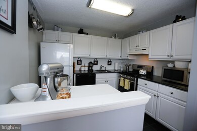 Radnor House unit 712, Bryn Mawr, PA 19010 - photo 3