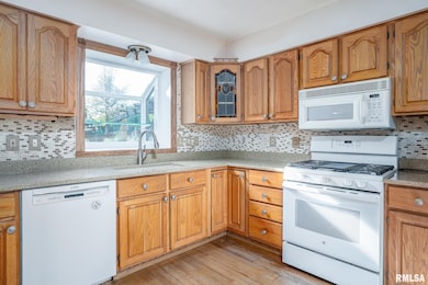 3812 N Thornwood Ave, Davenport, IA 52806 - photo 5