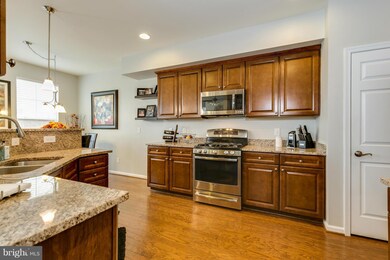 25235 Laureldale Terrace unit 2-B-1 20140821004651, Chantilly, VA 20152 - photo 4