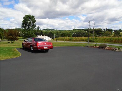 5924 Opossum Ln, Slatington, PA 18080 - photo 7