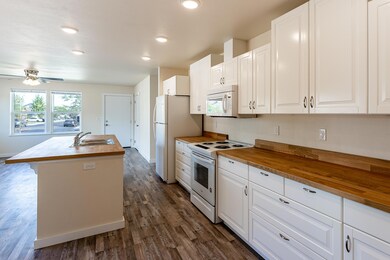 1776 NW Kingwood Ave, Redmond, OR 97756 - photo 7