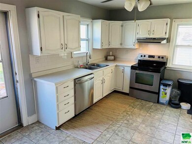 1113 9th St, Onawa, IA 51040 - photo 7