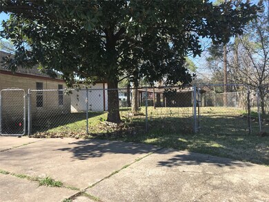 736 Evanston St, Houston, TX 77015 - photo 2