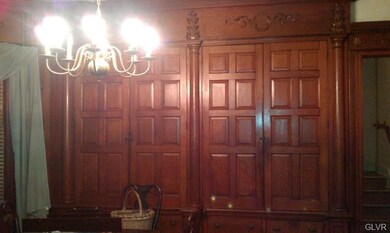 527 W Pennsylvania Ave, Pen Argyl, PA 18072 - photo 4