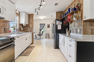 294 Cesara Estates Loop, Mulberry, FL 33860 - photo 3