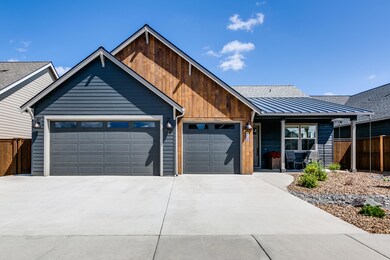 4195 SW 44th St, Redmond, OR 97756 - photo 2