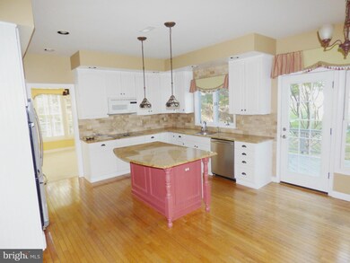 21514 Manor View Cir, Germantown, MD 20876 - photo 6