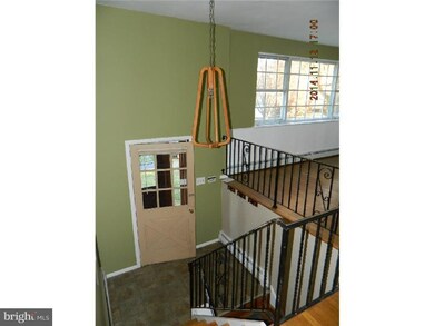 131 Glenn Oak Rd, Norristown, PA 19403 - photo 4