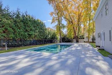 4DCF3E4E-C56A-45EF-A992-314AE2FC700F