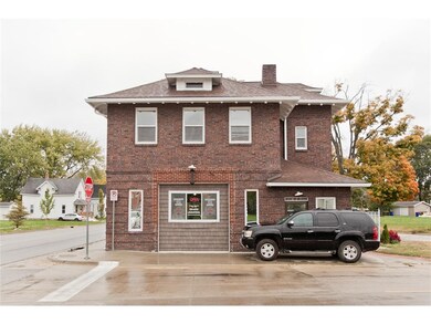 423 5th St NW, Cedar Rapids, IA 52405 - photo 2