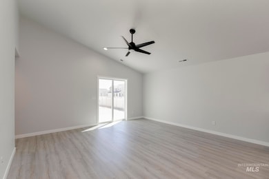 2128 N 7th St E, Mountain Home, ID 83647 - photo 7