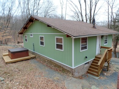 135 Squirrel Tail Ct, Bushkill, PA 18324 - photo 2