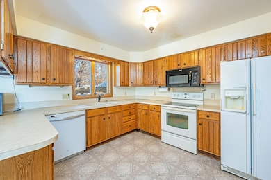 225 S 7th Ave E unit E, Truman, MN 56088 - photo 6