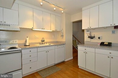 4402 Bestor Dr, Rockville, MD 20853 - photo 2