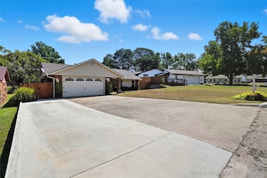 1503 Briarwood Ln, Henryetta, OK 74437 - photo 5