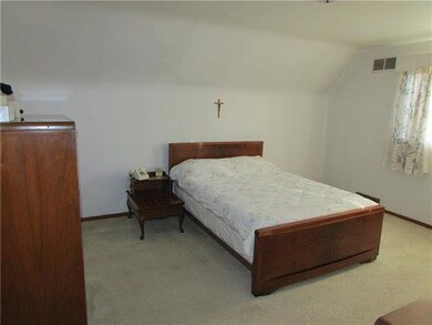 Upstairs Master Bedroom-Hardwood Under Carpet!