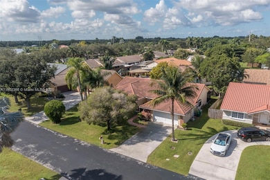 5641 Thistledown Terrace, Davie, FL 33331 - photo 3