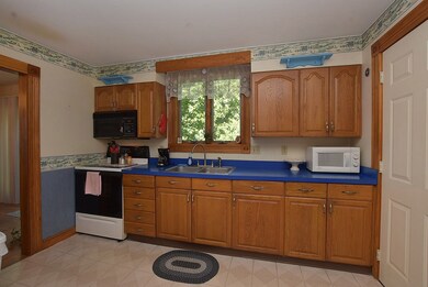 28 Asylum St, Woonsocket, RI 02895 - photo 4