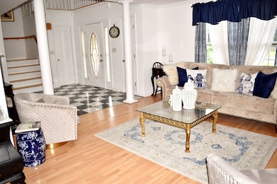 270 Sterling St, Clinton, MA 01510 - photo 3