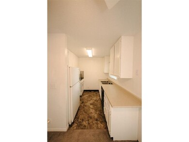 3525 Dunham Dr SW, Cedar Rapids, IA 52404 - photo 5