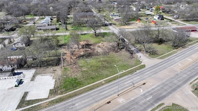 713 N Choctaw, Okmulgee, OK 74447 - photo 2
