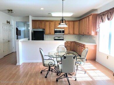 1 DEVONSHIRE EAT-IN-KITCHEN