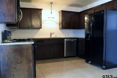 3911 3911 Driftwood Ln, Tyler, TX 75701 - photo 4