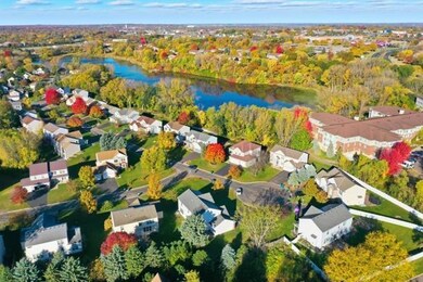 943 Earley Lake Curve, Burnsville, MN 55306 - photo 2